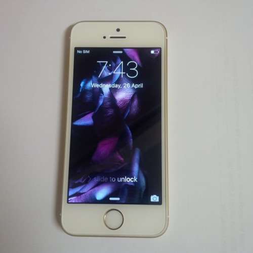 Iphone SE 16 gig with a box and all accessories